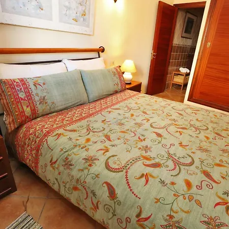 Holiday home Flowers House